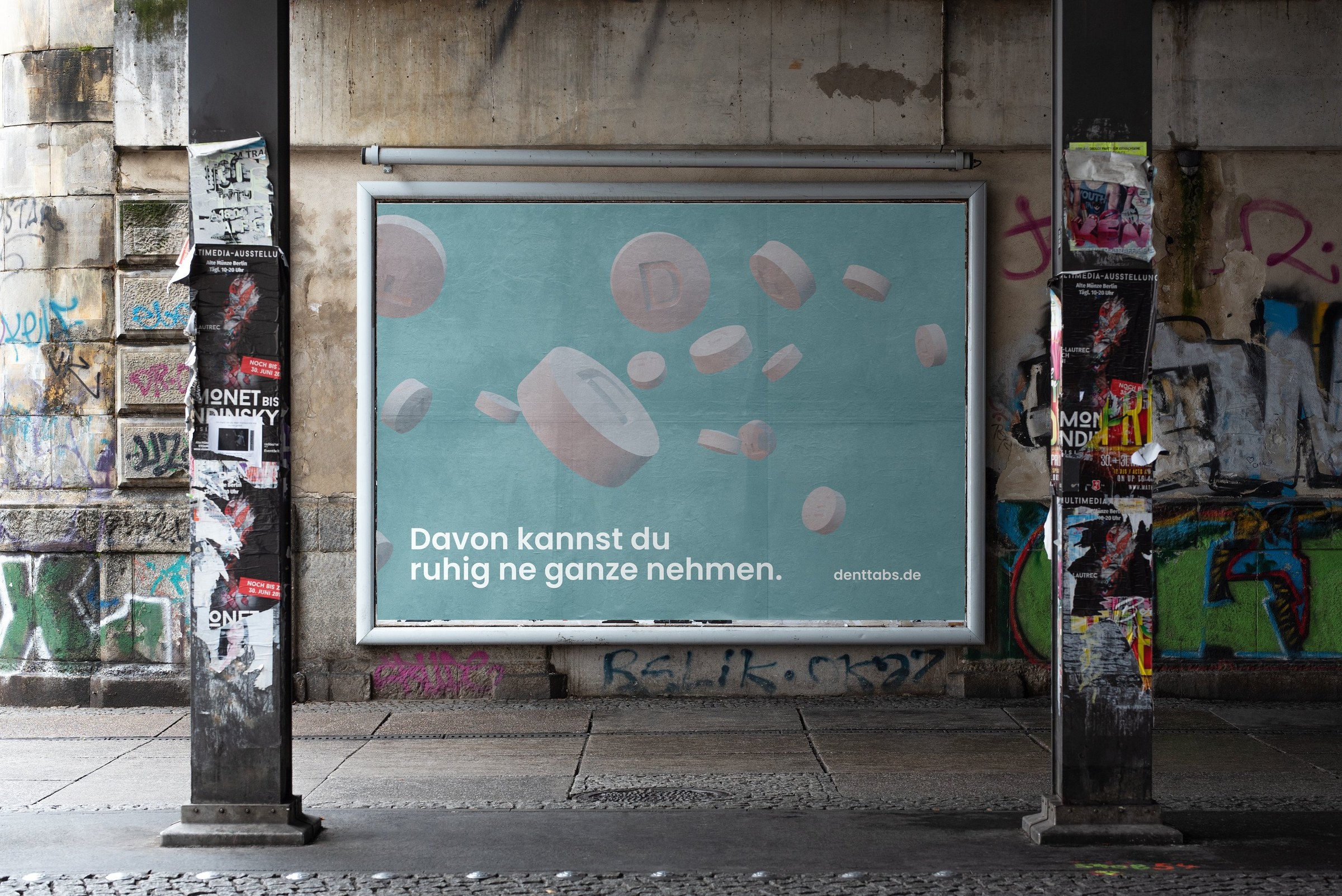 Denttabs poster at a Berlin bus stop: “Davon kannst du ruhig ne ganze nehmen.”