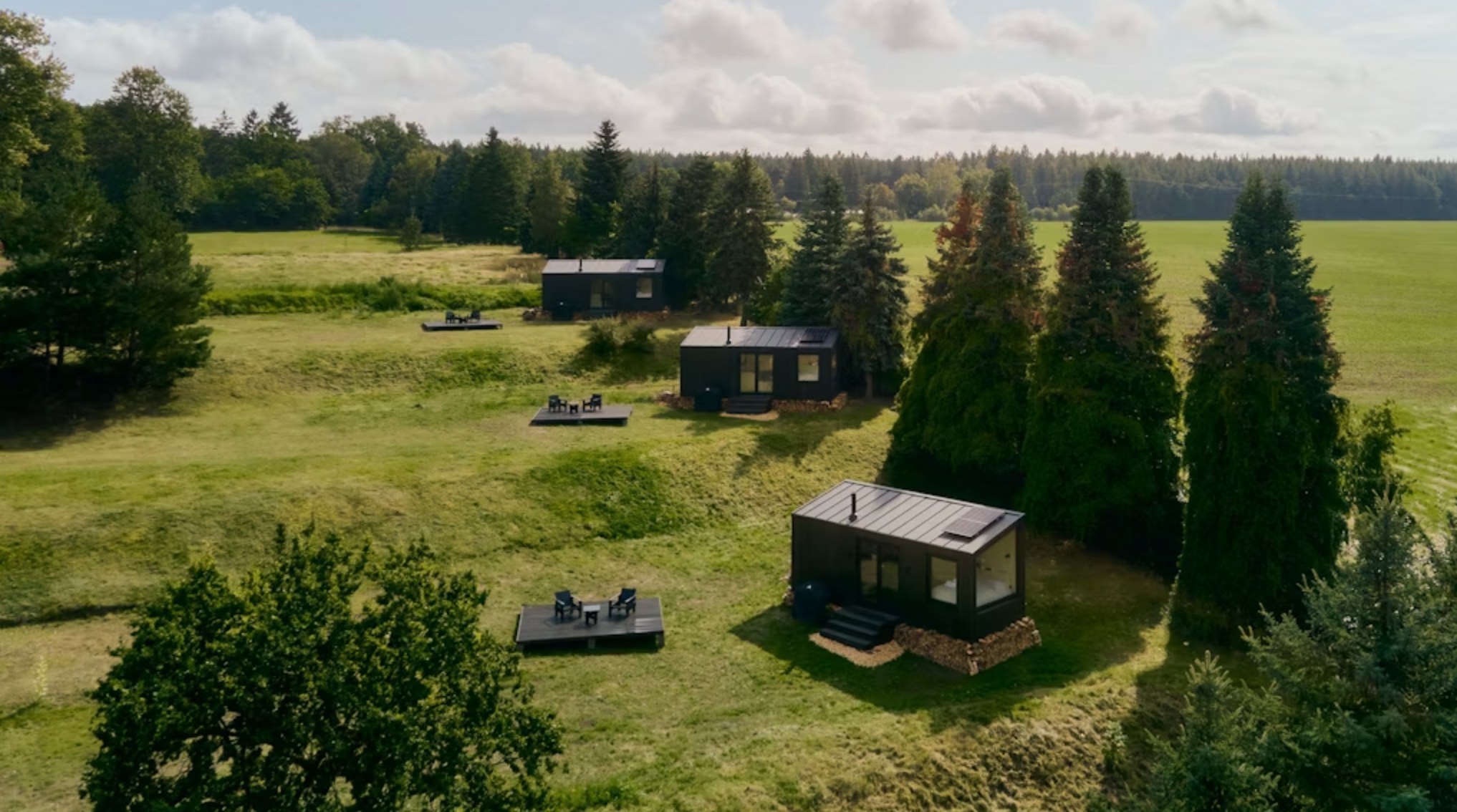 StayRaus cabins in open landscape